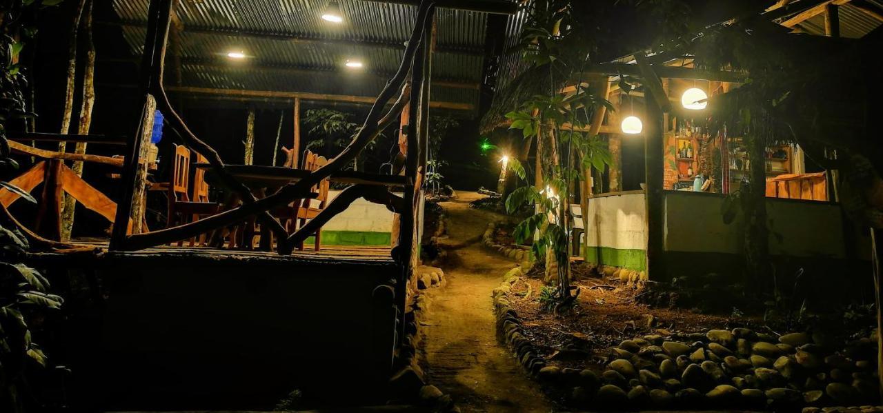 Hotel Jungle Roots Tena Exterior foto